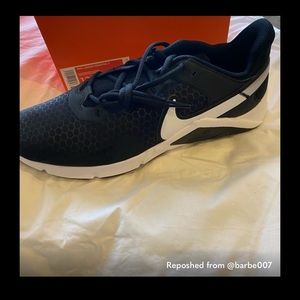 Men’s Nike Legend Essential 2 Shoes Running Athletic Black Size 13 new in box
